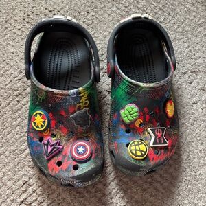 Boys Size 4 Avengers Crocs